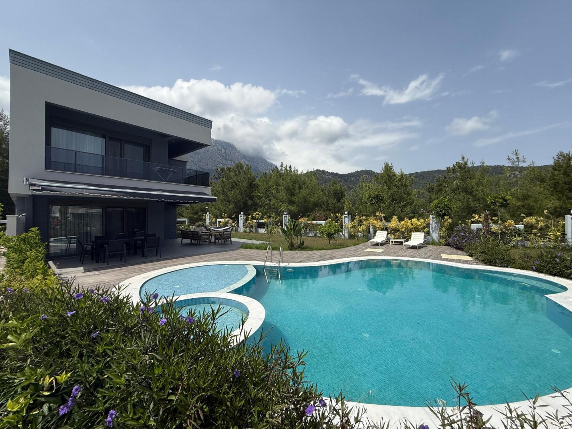 Canyon Goeynuek Kemer With Pool Villa